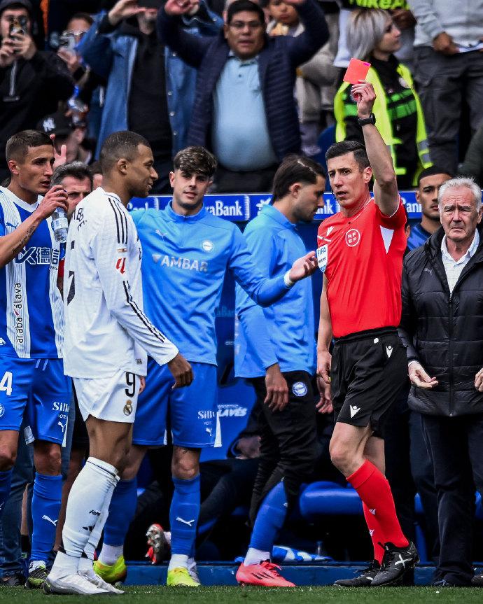 熊猫体育app独行侠观众热烈欢呼！，姆巴佩迎来三赛季出色发挥上演精彩一战(综花式宠太宰)